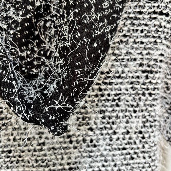 Vintage Boutique Olindas Vancouver Black White Eyelash Fuzzy Sweater Size Medium - Picture 5 of 6